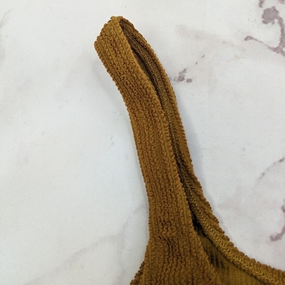 Good American Swim Top Womens 1 2 Medium Bronze Brown Crinkle One Shoulder - Picture 2 of 9